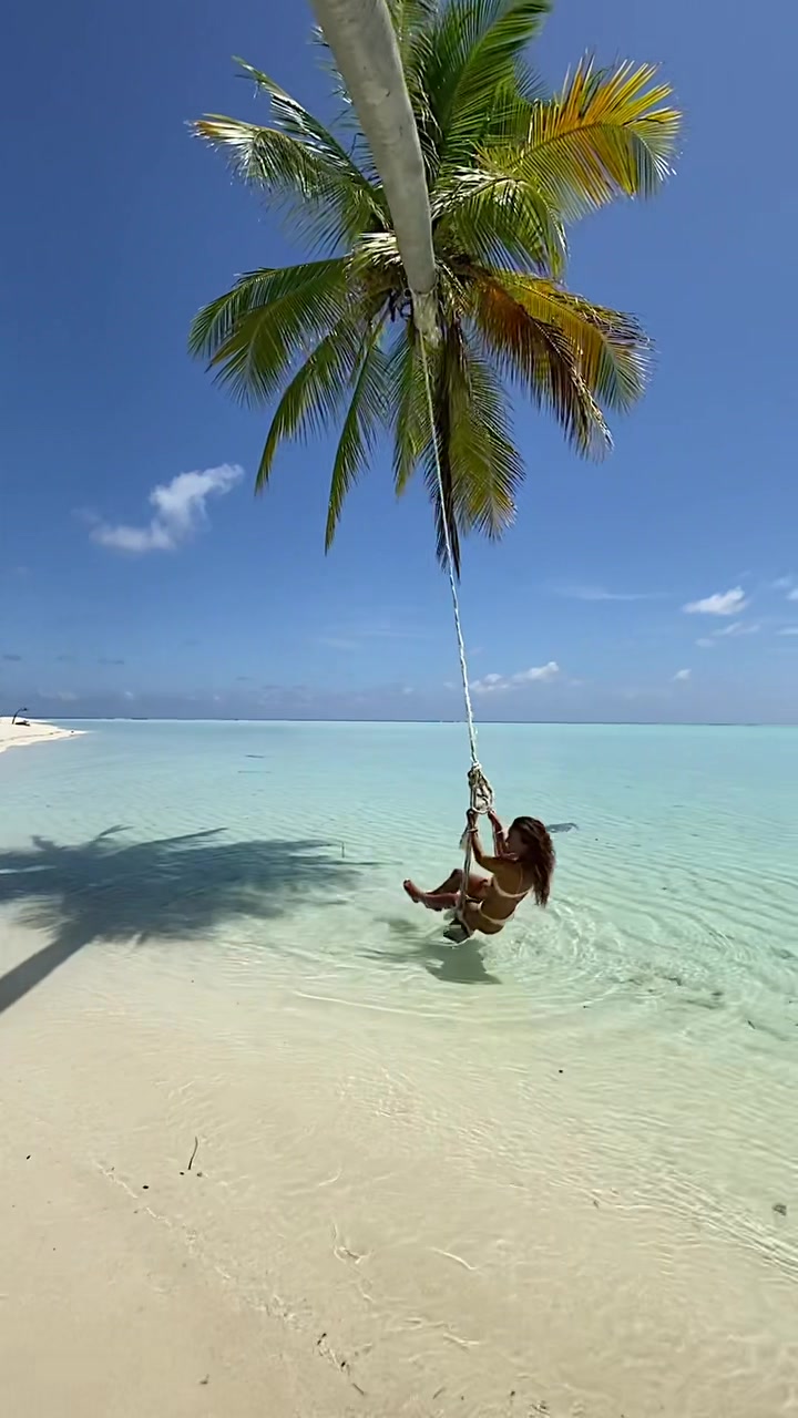 Found the prettiest uninhabited island in the Maldives 😍🌴 #maldives #visitmaldives #maldivestiktok #fyp #fypシ #foryou #foryoupage #tropical