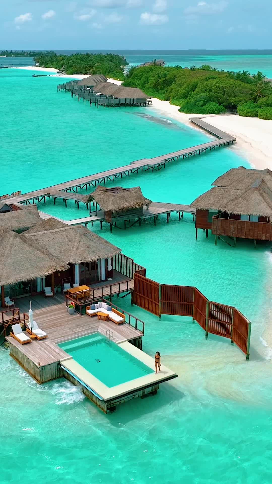 Who would you stay in this amazing villa with? 🇲🇻🇲🇻🇲🇻 @conradmaldivesofficial #maldives #traveltiktok #overwatervilla #sandbank