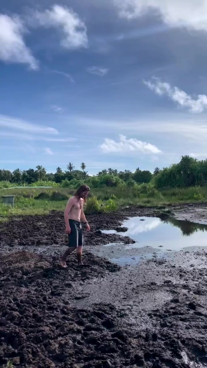 If you are every visiting fuvahmulah you must add the mud baths to your to-do list. 📸 @thewildgingerbeast  #myfuvahmulah #fuvahmulah #mudbaths #natgeowild #earthday #islandvibes #ourplanetdaily #passionpassport #wanderlust #exploretheworld #traveltheglobe #visitmaldives #beautifulmaldives #nakedplanet #adventuretime #outdooradventures #wandertheworld www.myfuvahmulah.com