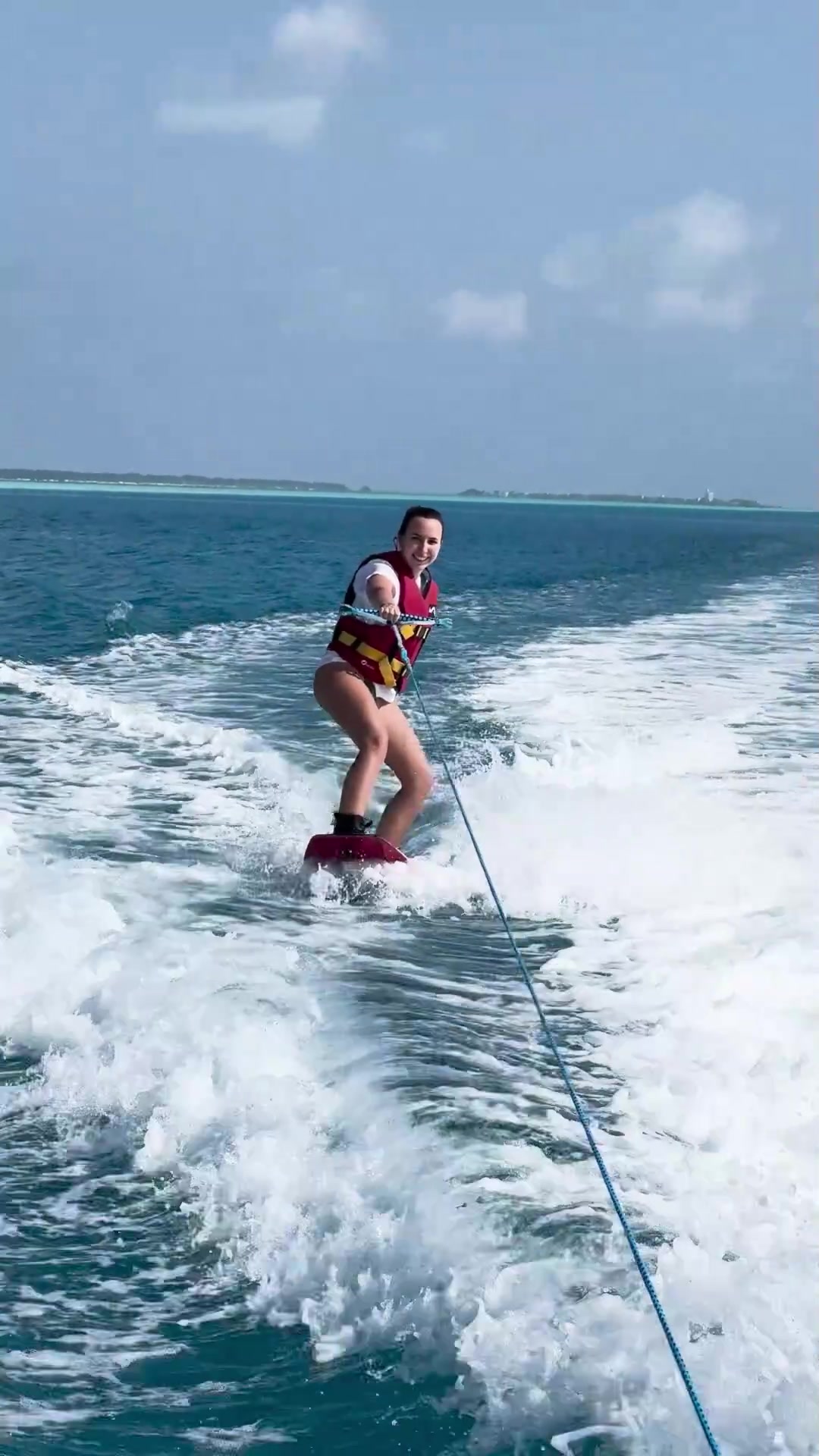 Wakeboard ride 🌊🚤 at the JOY ISLAND MALDIVES 🌴 with WATERSPORTS MISSION 🪼 #wakeboard #maldivestiktok #watersports #waves #ocean