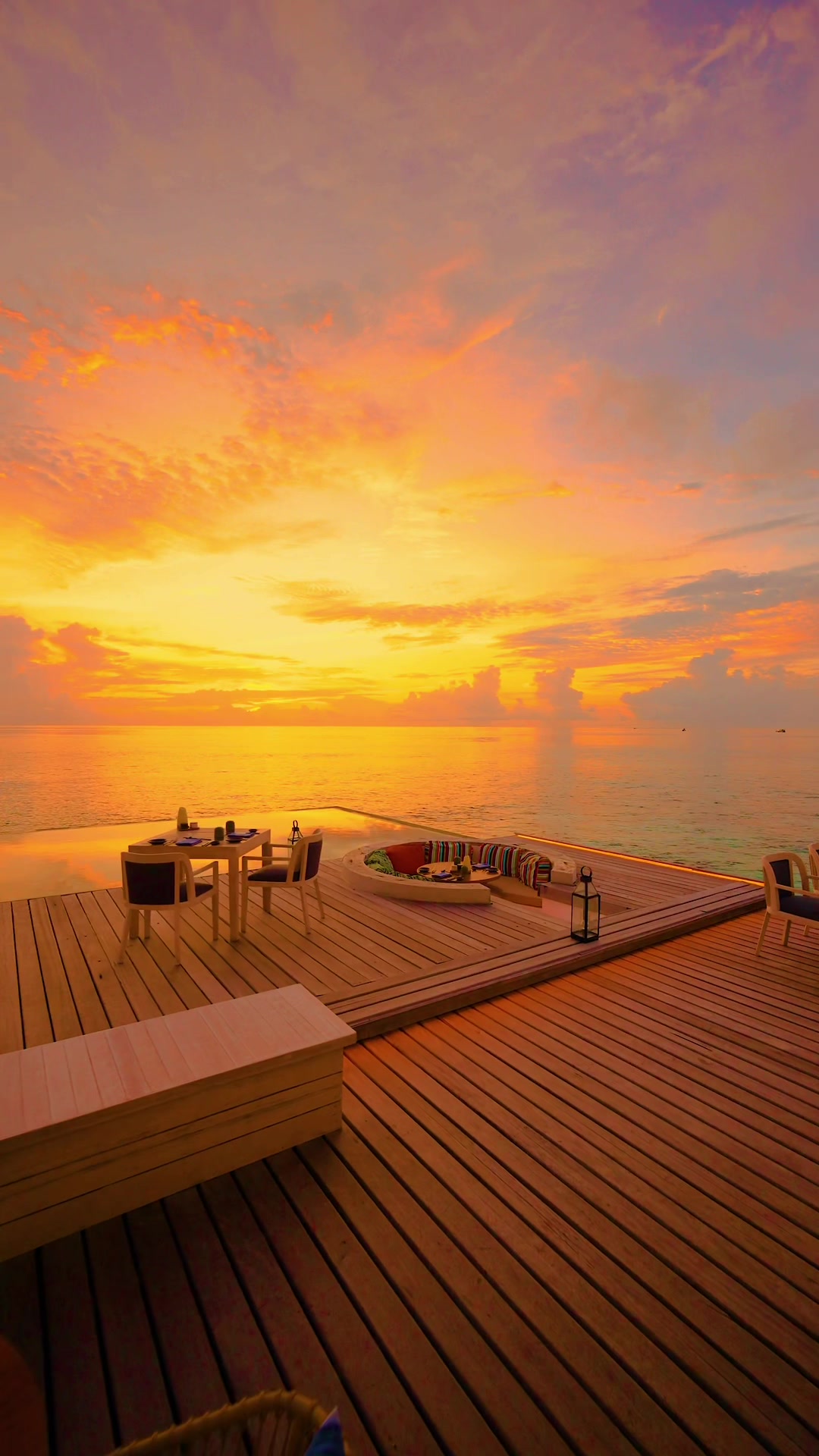 Feed your wanderlust in the Sunny Side of Life 📽️: @adrian.baias #visitmaldives #sunnysideoflife #maldives #sunset #luxury #overwatervilla