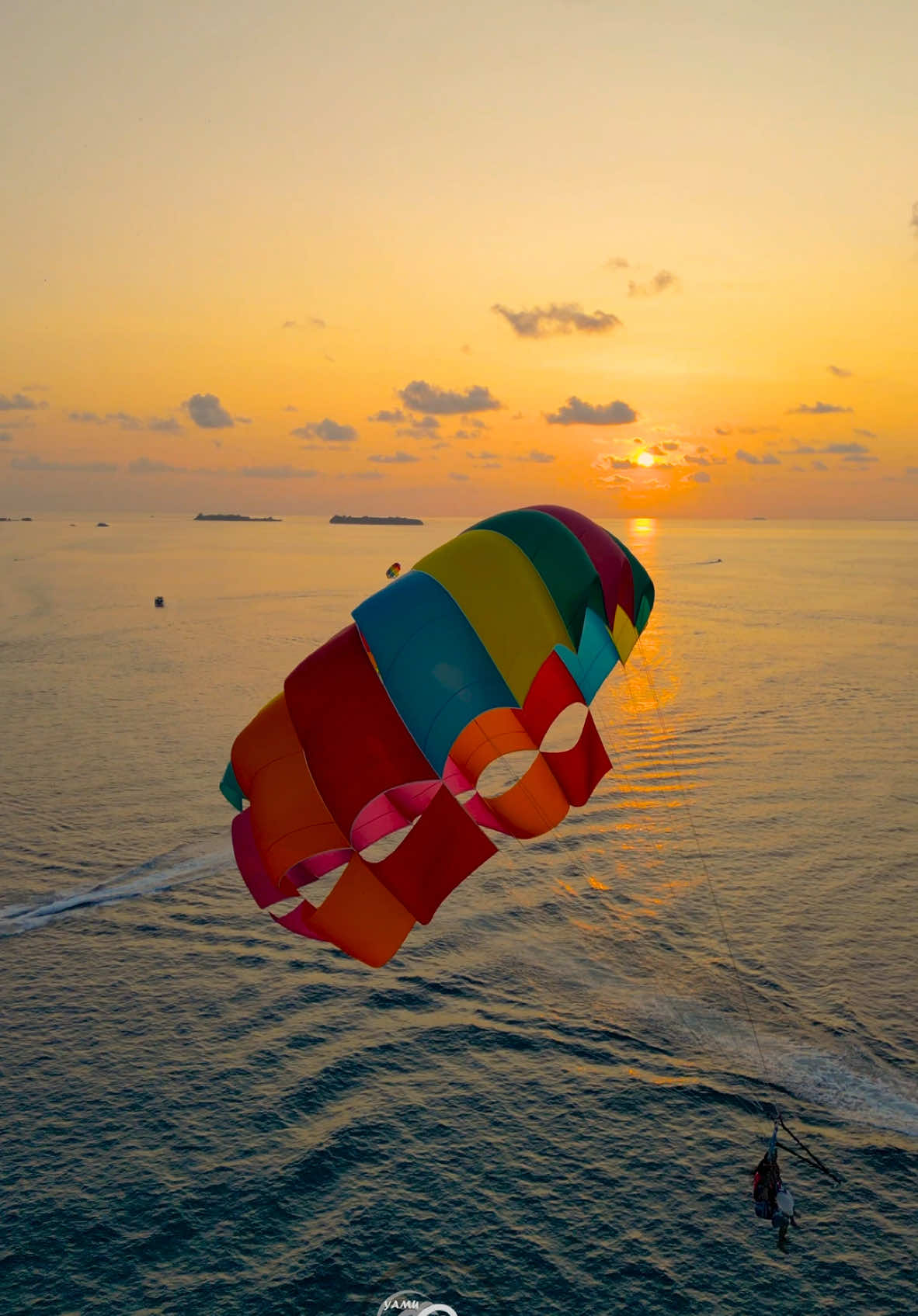 parasailing in maldives 🇲🇻😍 Sun set 😍 ##maldives ##male ##viral ##froyoupage @@🦈🇱🇰&hearts;︎╣[-mōrā-]╠&hearts;︎🇲🇻🦈@@&Uuml;v&Auml; ⭕️Thamizhan⭕️