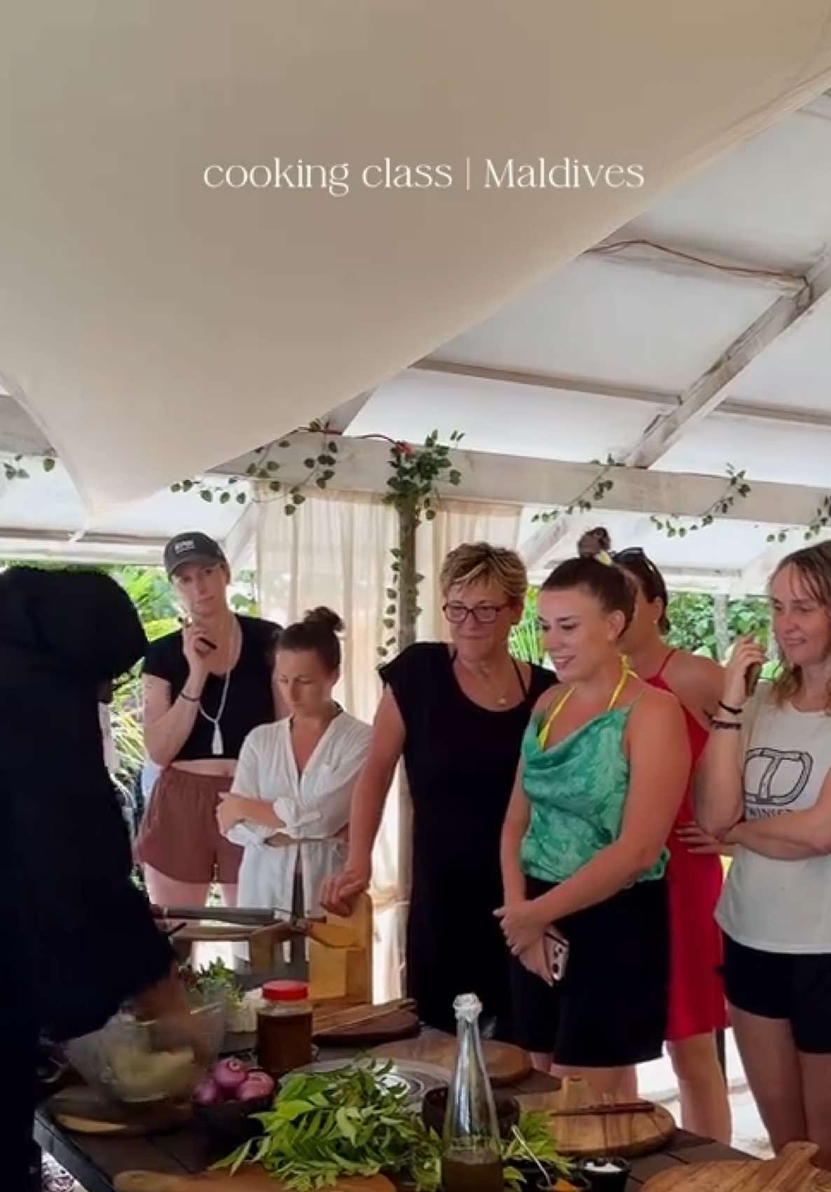 During our last yoga retreat, we swapped yoga mats for wooden spoons and learned how to make traditional Maldivian roshi (flatbreads), fresh mashuni with tuna and coconut, and a quick curry with homemade coconut milk. 🥥🥘🥬 If you&rsquo;ve stayed with us before and loved the Maldivian breakfast with tuna and coconut, here&rsquo;s the recipe for you &mdash; don&rsquo;t forget to save the video 🤍 Ingredients: &bull; 1 can of tuna in oil &bull; 1 cup freshly grated coconut &bull; 1 lime &bull; 1 red onion &bull; 1 chili (optional) &bull; salt, pepper Finely chop the red onion, add it to a bowl and season with salt. Mix well &mdash; ideally with your hands &mdash; to soften the onion. Add tuna, fresh coconut, chili (if using), pepper, and lime juice. Gently mash everything together until the texture is soft and even &mdash; there shouldn&rsquo;t be any large tuna chunks left. Serve with roshi (Maldivian flatbread) or simply with a store-bought tortilla. All this (and more) awaits us again in February 2026 during our next yoga retreats! The 1&ndash;13 February group is already fully booked, but the 15&ndash;27 February retreat is still open &mdash; don&rsquo;t wait too long to reserve your spot 🤍 #yoga #retreat #maldives #cookingclass #tropicalvibes