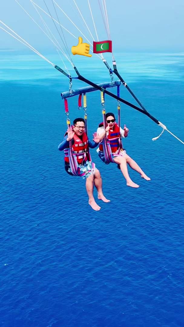 #maafushiisland🌊 #visitmaldives🏝️🥰 #maafushi #tiktok #fyp 🫶parasailing 🏝️🌊🤙