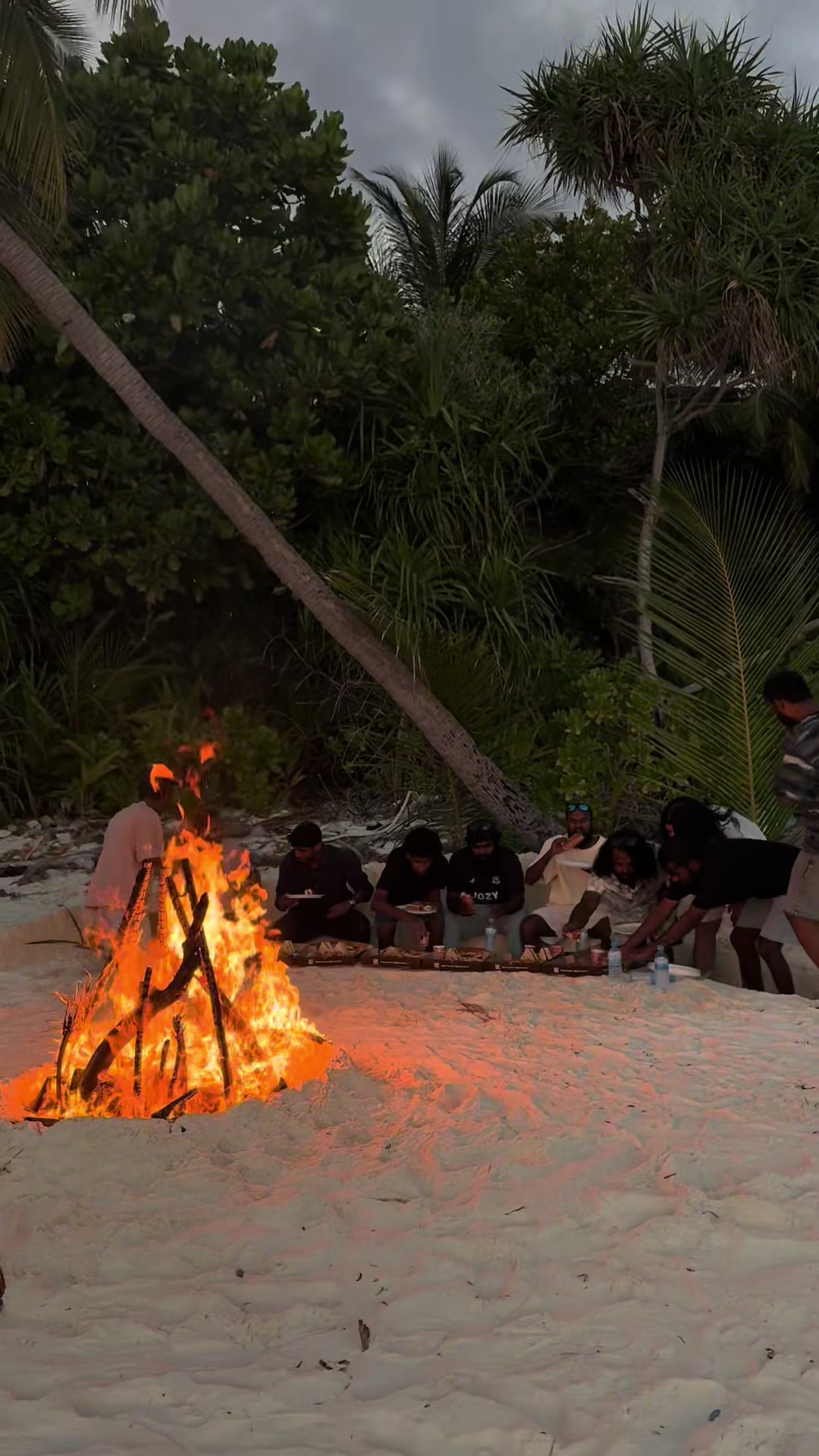 Bonfire iftar🔥🌙  #ramadankareem #laamu #foryoupage #fypシ゚ #maldives @haitte7 @&macr;ʞıɥʇɐ&forall;&macr; @-&mdash;Ian @Noww Falu @🚨Cen🚨 @Cheeku
