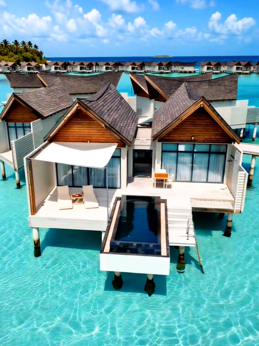 Located in the pristine Maldives🐚🌊, this luxury tropical haven private beach and overwater pool villas💦, pristine coral reefs🐚, and indulgent spa treatments. 📍Kuredhivaru Resort and Spa